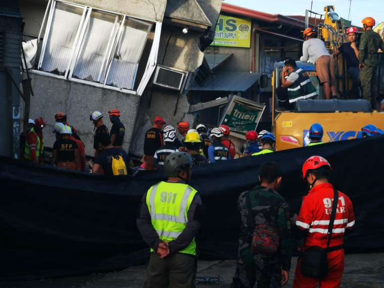 Victims of Philippines Quake Need Water, Aid and Prayers